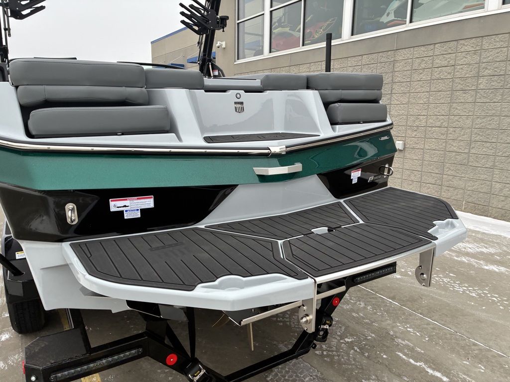 2026 MasterCraft XT24 - Image 8