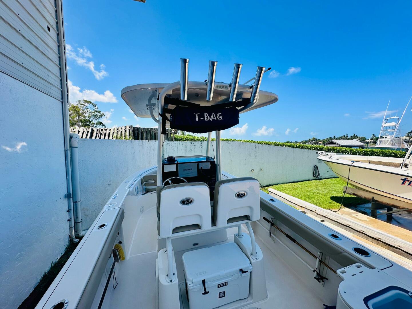2016 PURSUIT C 238 Center Console Base - Image 35