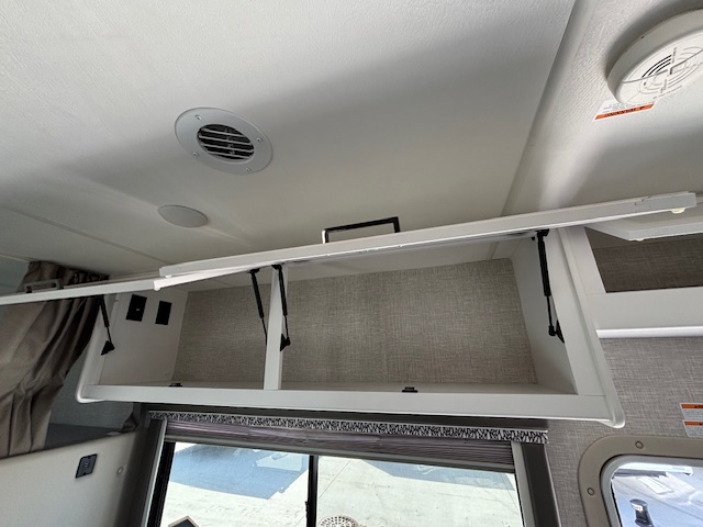 2025 Thor Motor Coach Quantum LC28 - Image 33