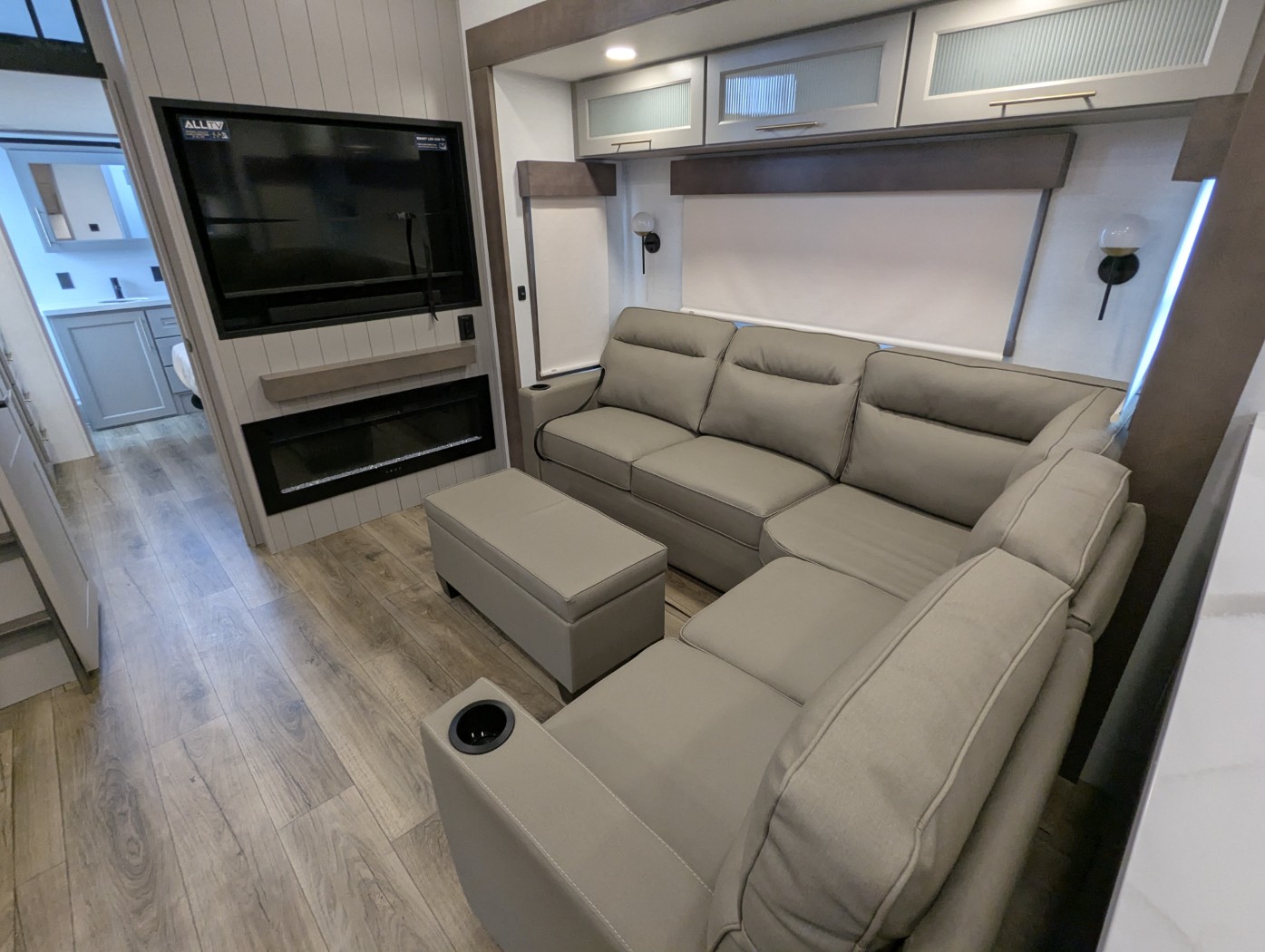 2026 Alliance RV Paradigm 395DS - Image 23