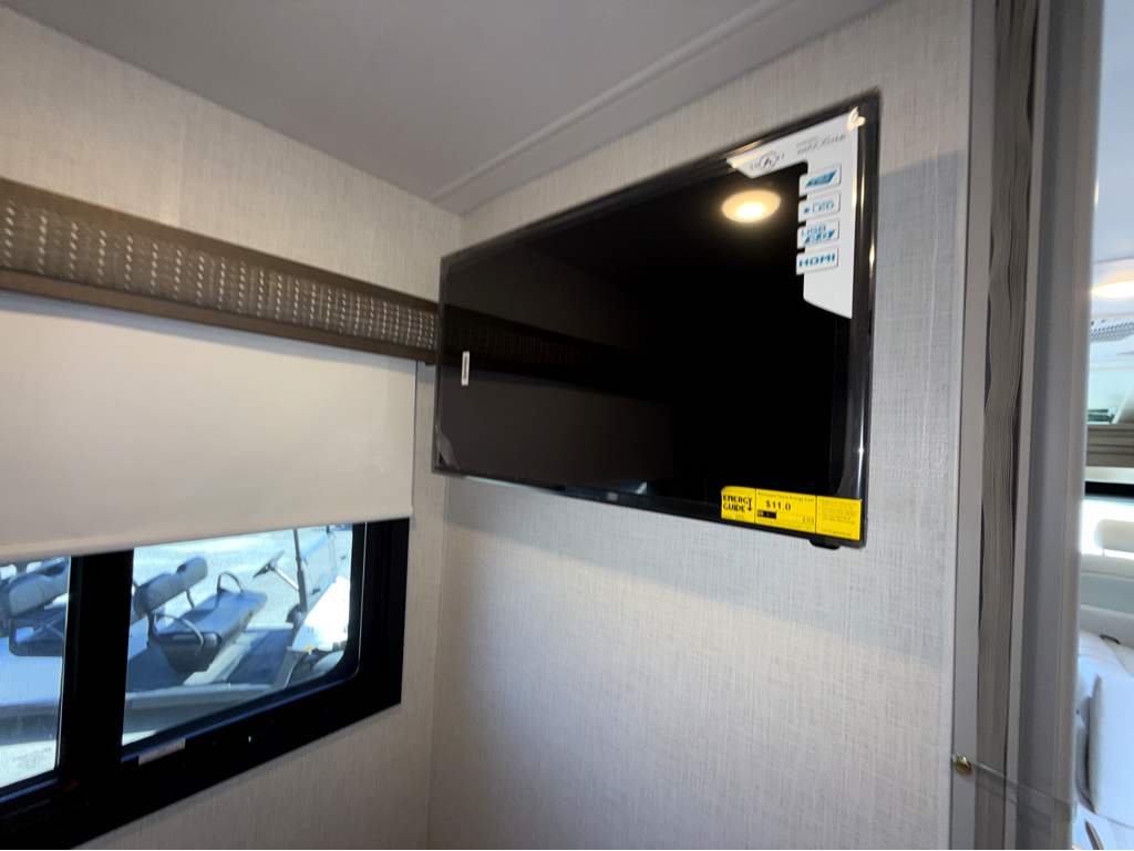 2026 THOR MOTOR COACH TIBURON 24RW - Image 32