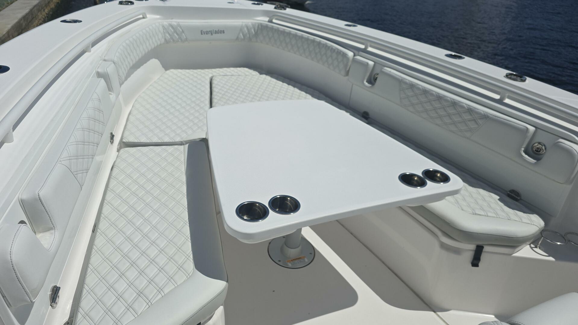 2019 Everglades 355 CC - Image 3