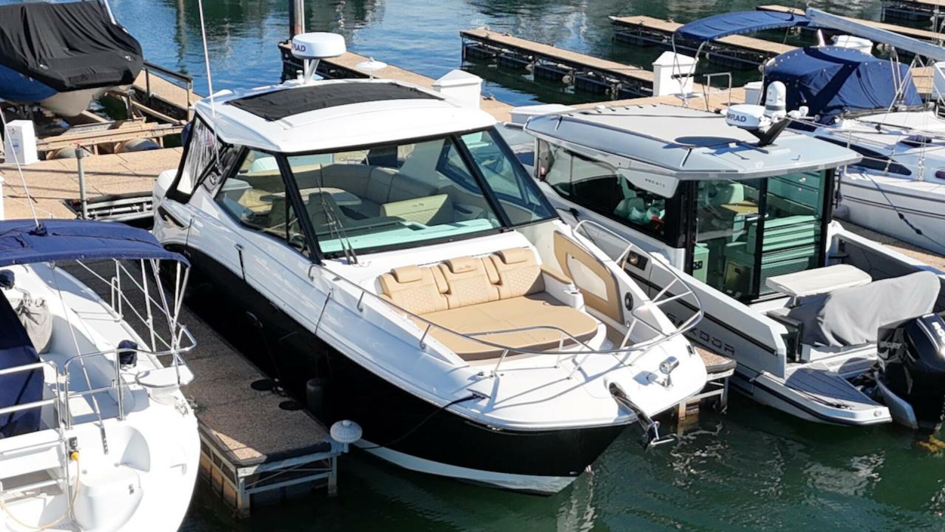 2023 Sea Ray 320 Outboard - Image 1