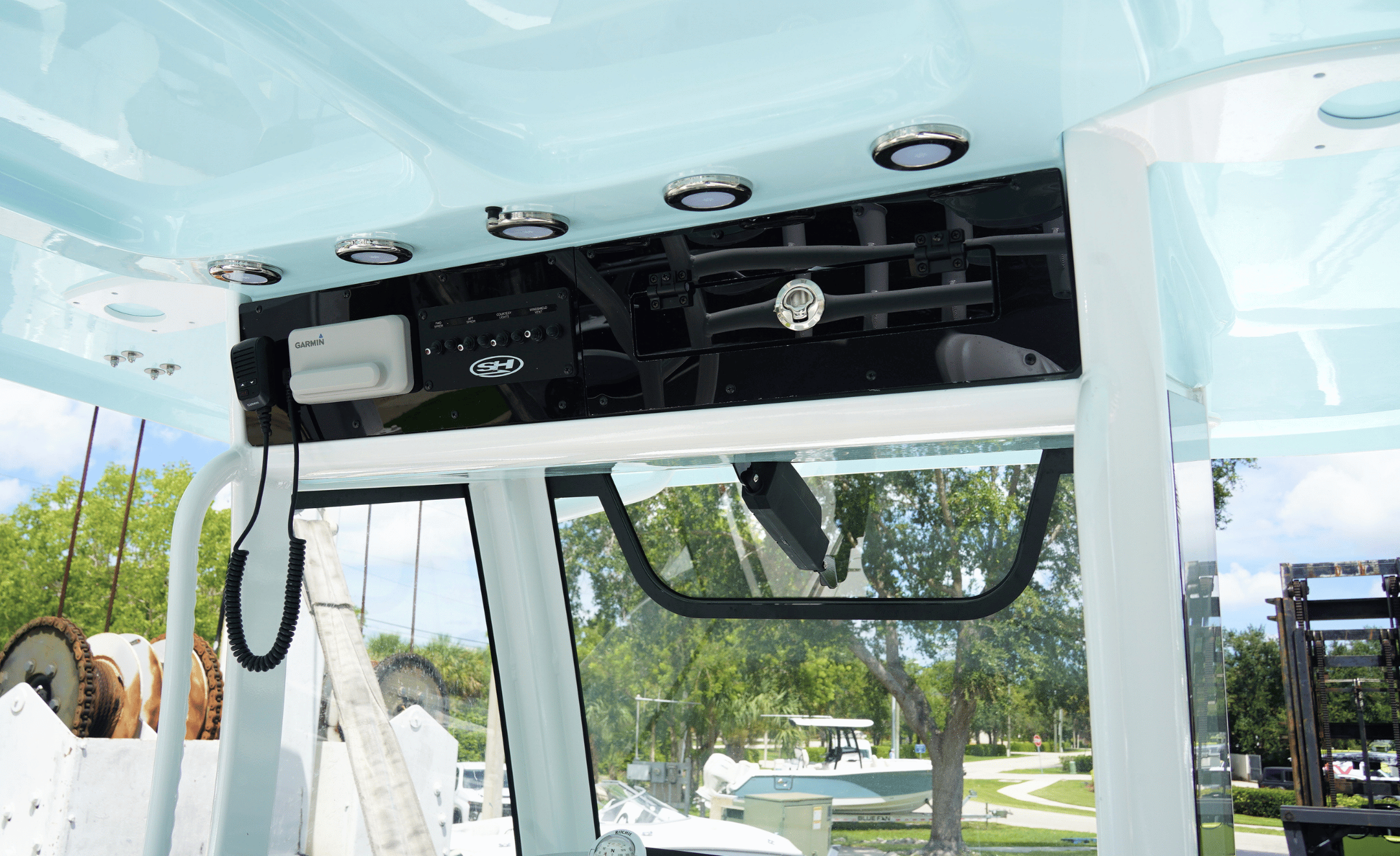 2027 SEA HUNT ULTRA 305SE - Image 58