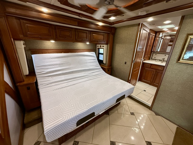 2013 WINNEBAGO TOUR 42QD - Image 25