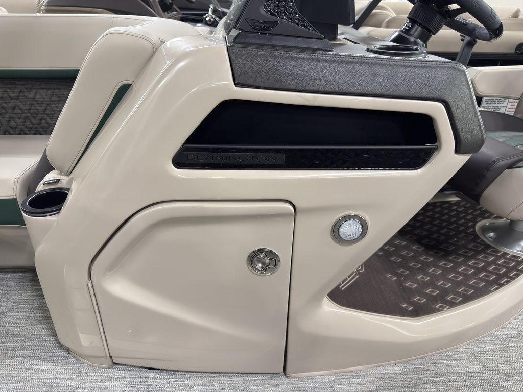 2026 Bennington 24MCSB Carbon Fiber Arch Tritoon Pontoon - Image 68