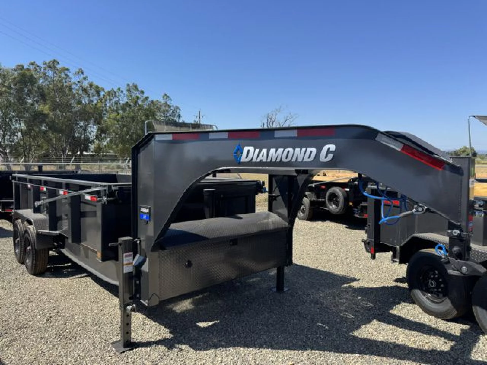2026 DIAMOND C TRAILERS DIAMOND C LPT 210-GN HEAVY DUTY 16X82 32 SIDES - Image 1