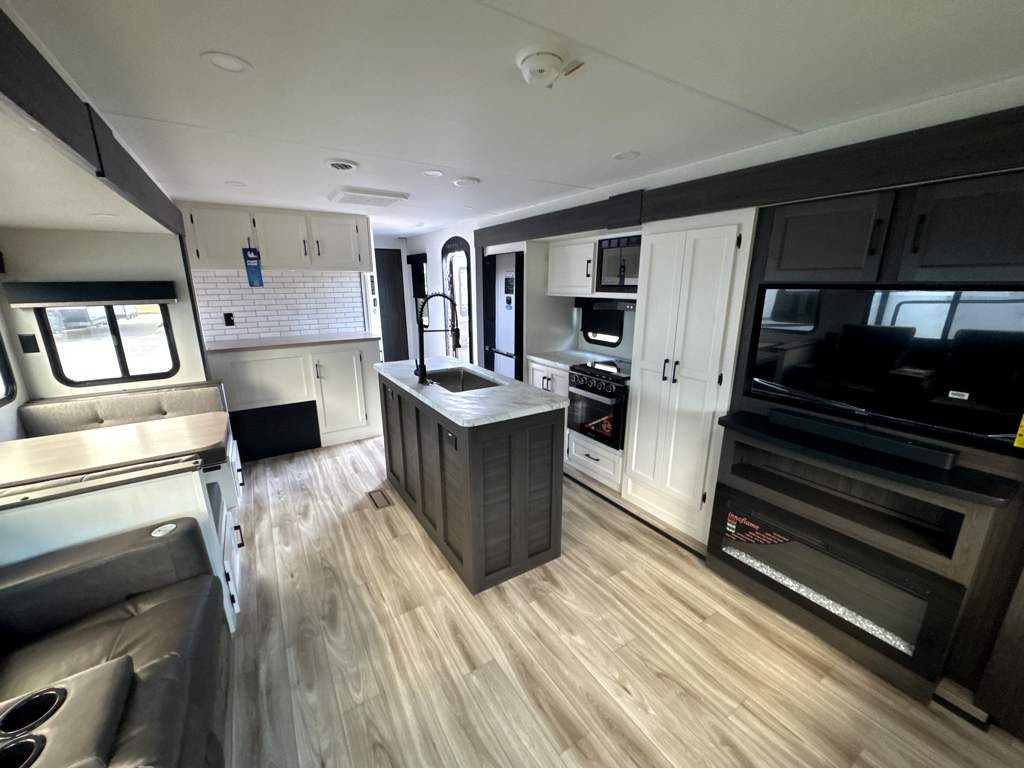 2026 VENTURE RV SPORTTREK 312VIK - Image 12