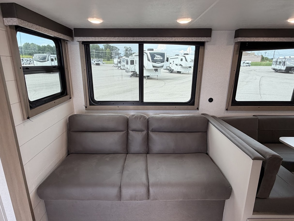 2027 JAYCO JAY FLIGHT 333BTS - Image 13