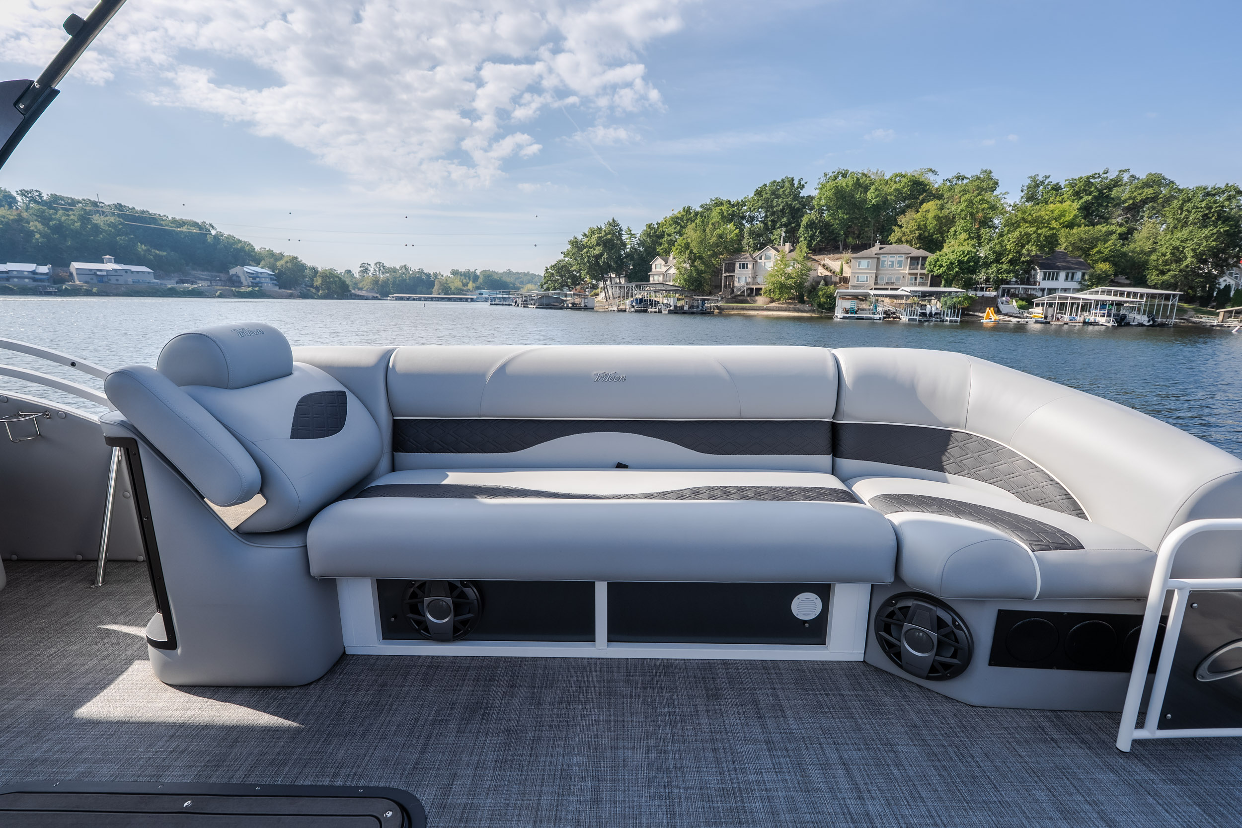 2025 JC Tritoon NepToon 25TT Sport DSL, Bow Chaise Arms - Image 37