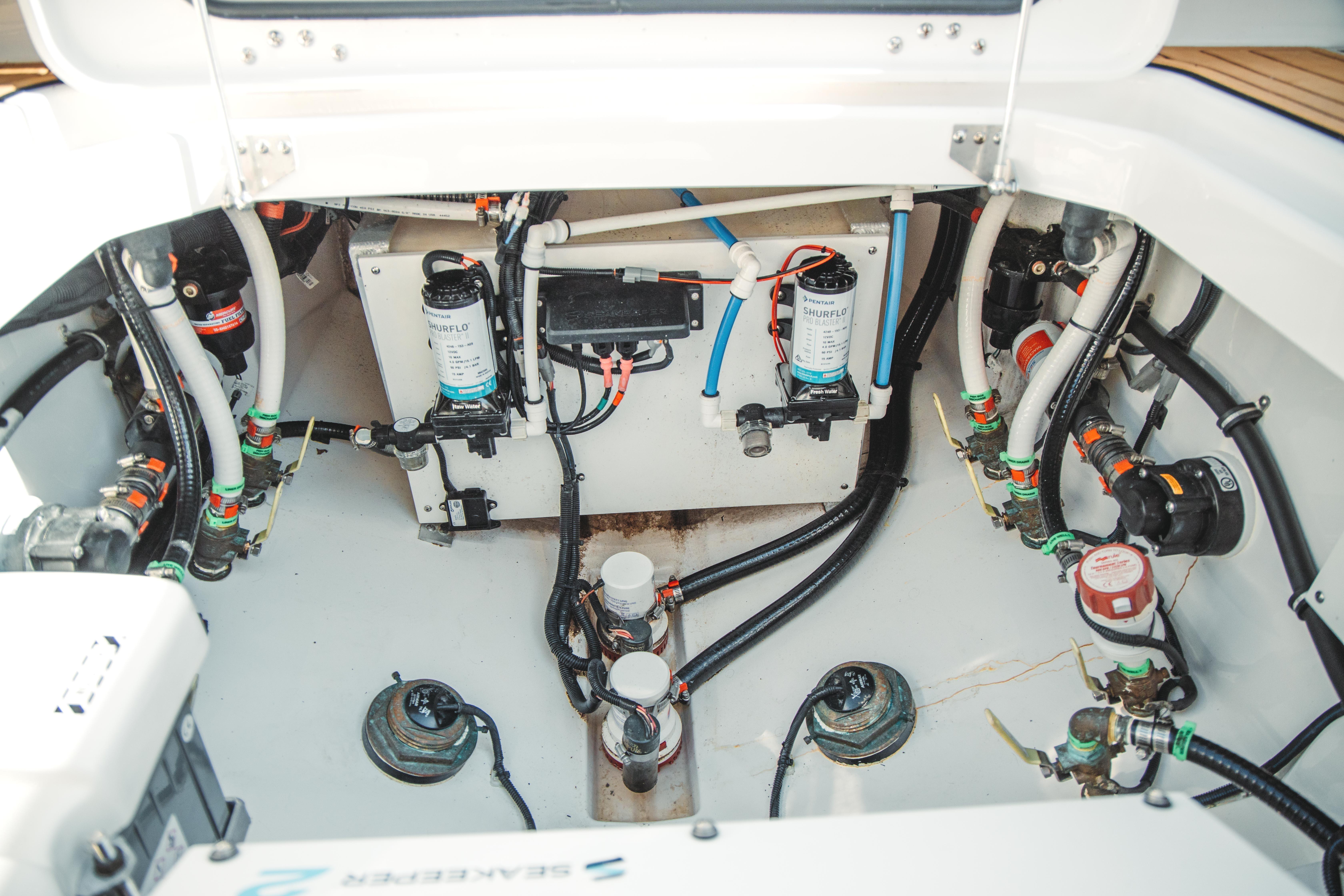 2024 Everglades 315 Center Console Standard - Image 24