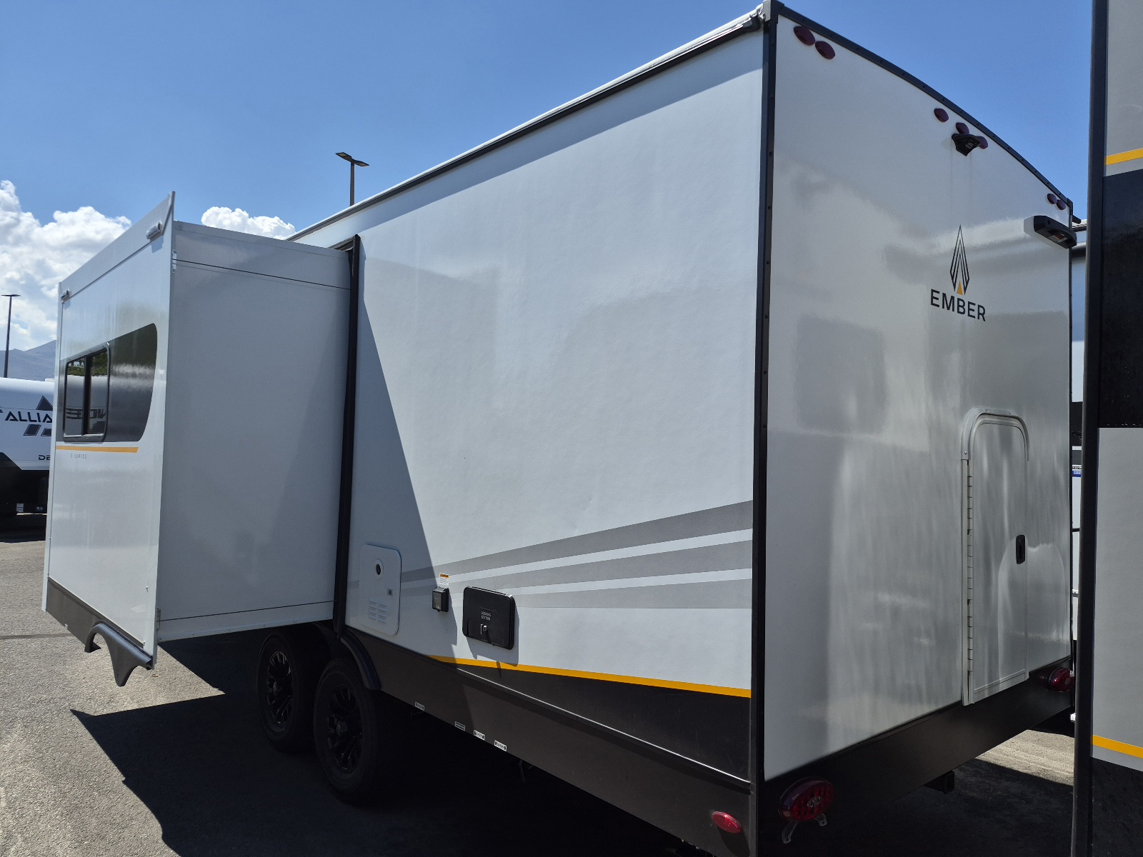 2027 Ember RV E-Series 22ETS - Image 3