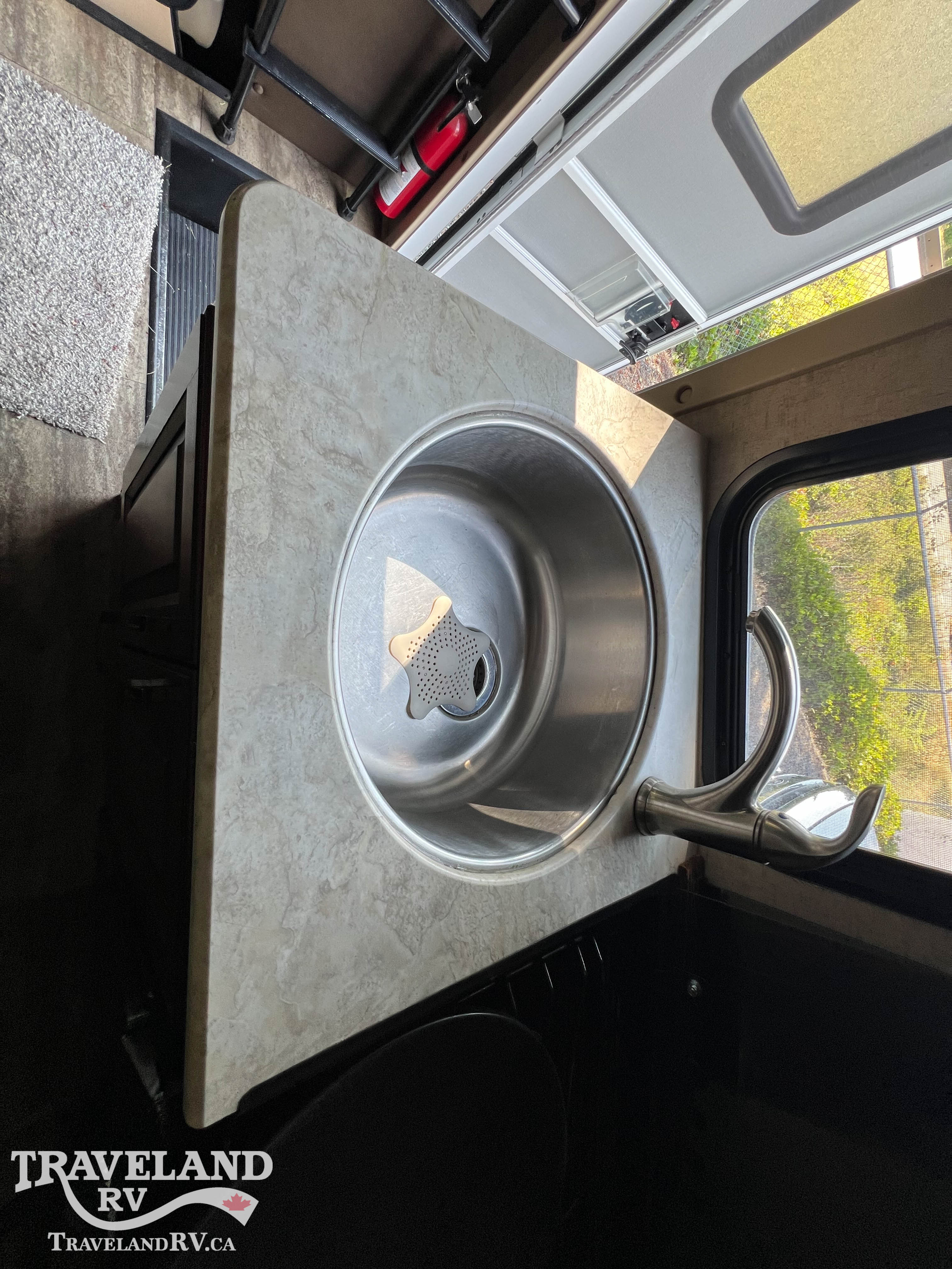 2016 Forest River SUNSEEKER 229OCD - Image 11