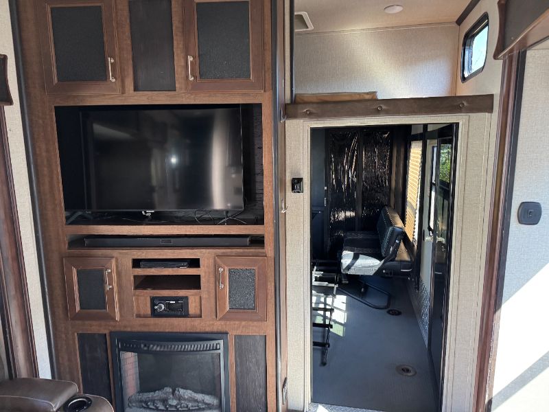 2017 Keystone Fuzion 414 - Image 8