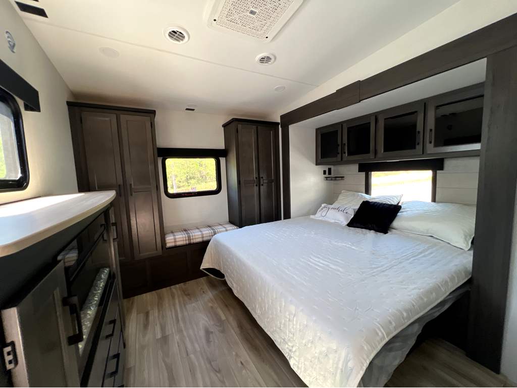 2026 VENTURE RV SPORTTREK 365VFL - Image 20