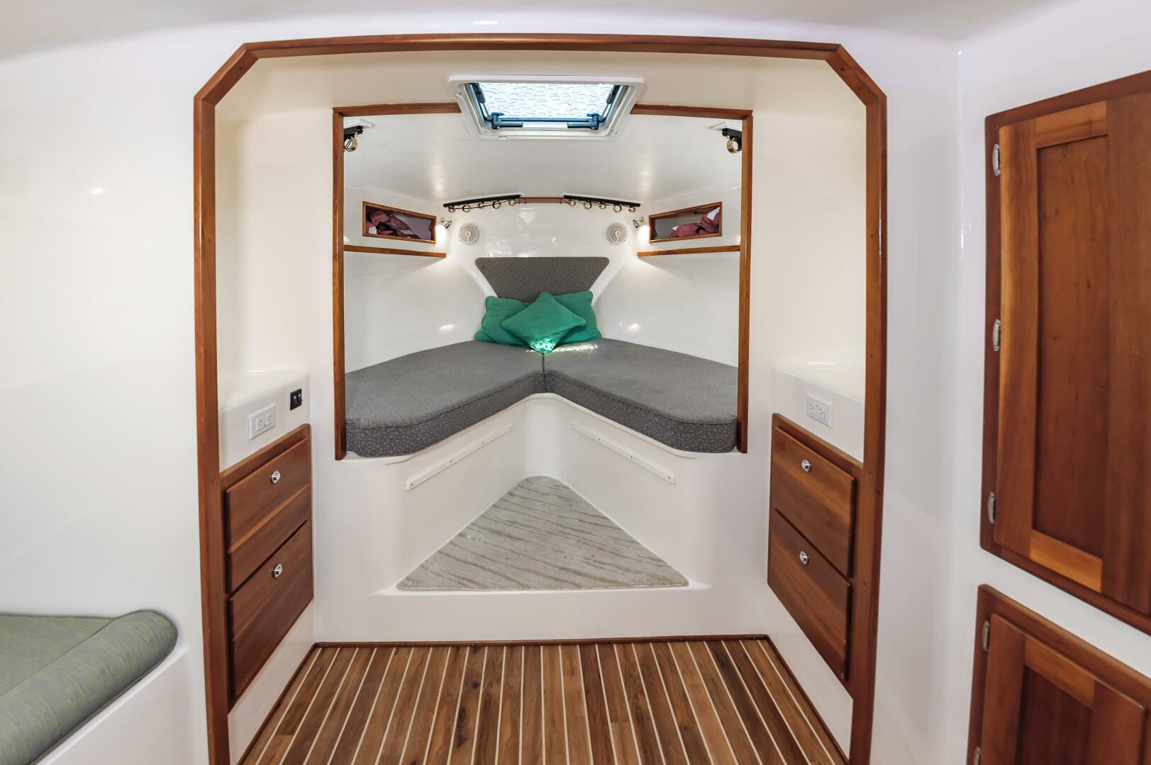 2003 Custom Carolina 40 Layton Express - Image 33