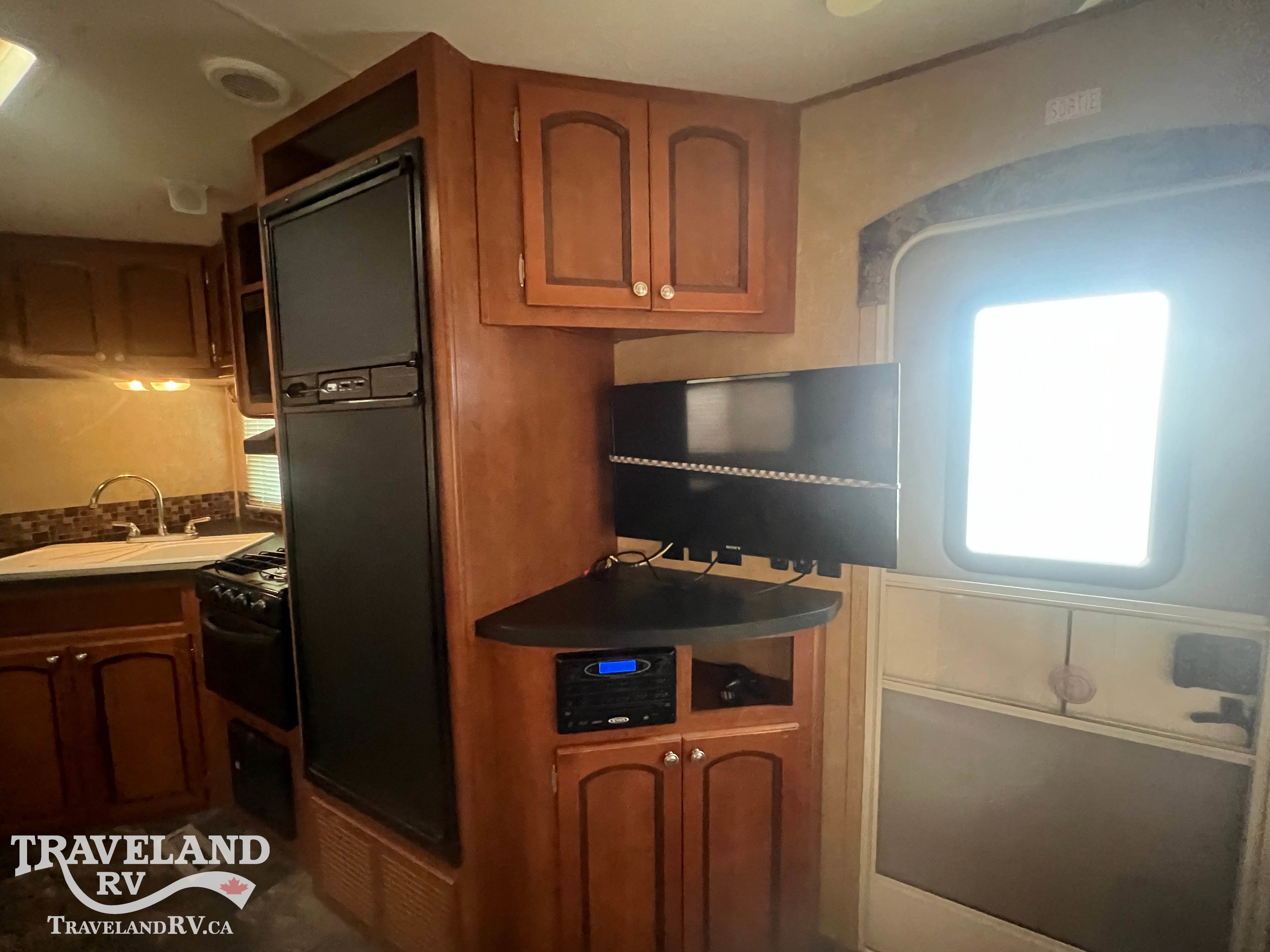 2013 COACHMEN SHASTA REVERE 27RLSS - Image 13