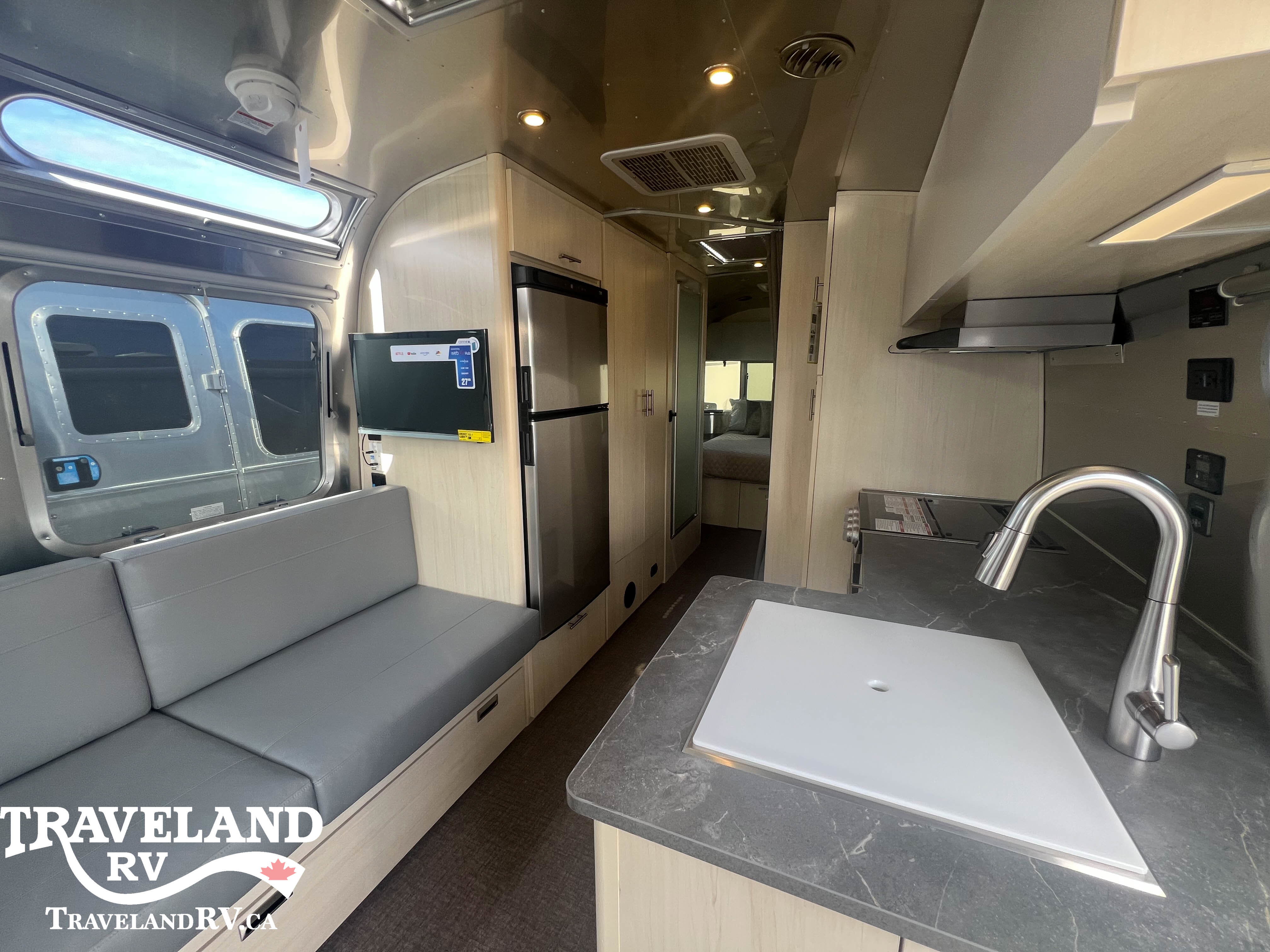 2026 Airstream Flying Cloud 27FB - Image 5