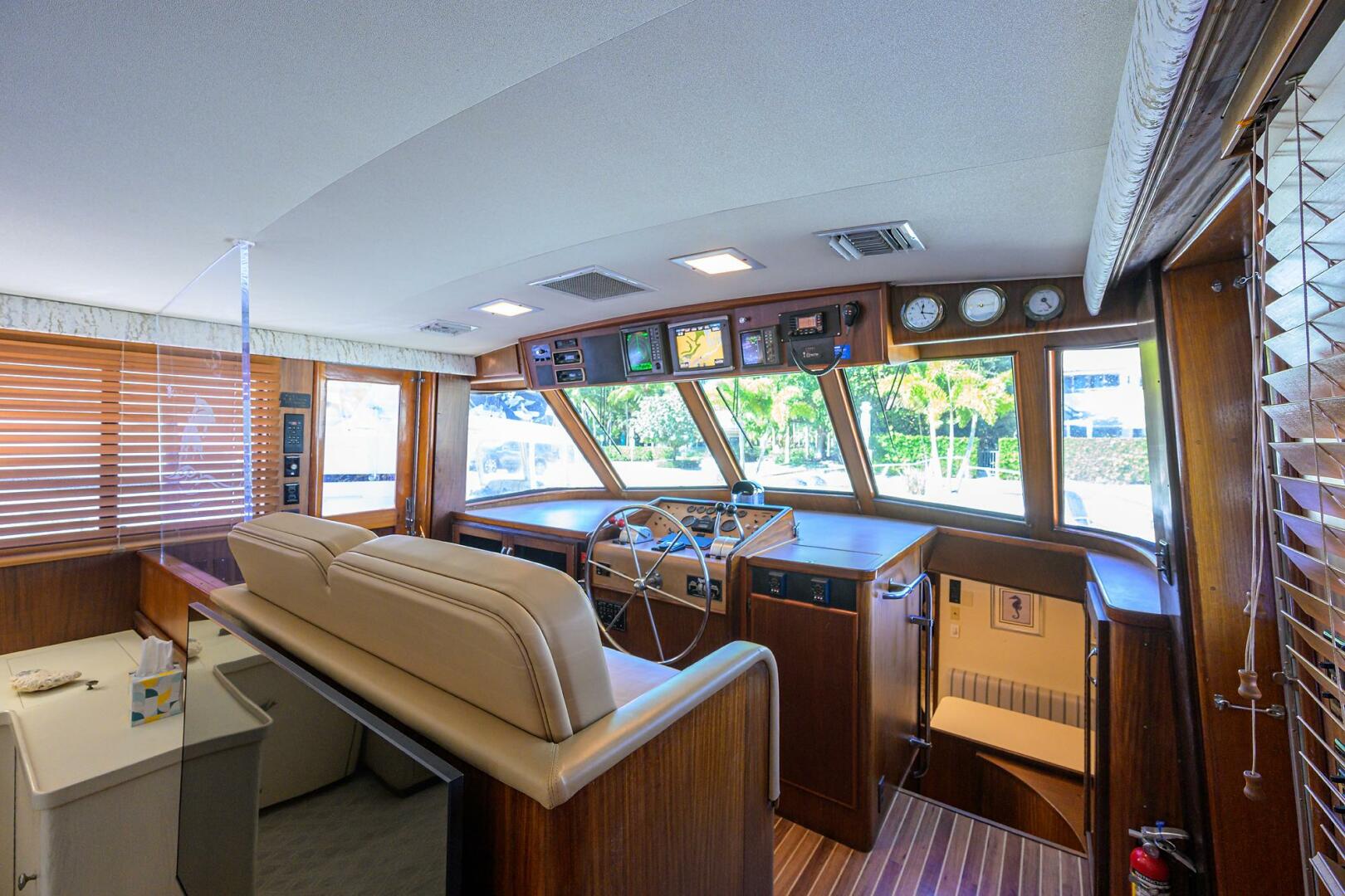 2003 Jupiter 31 Cuddy - Image 44
