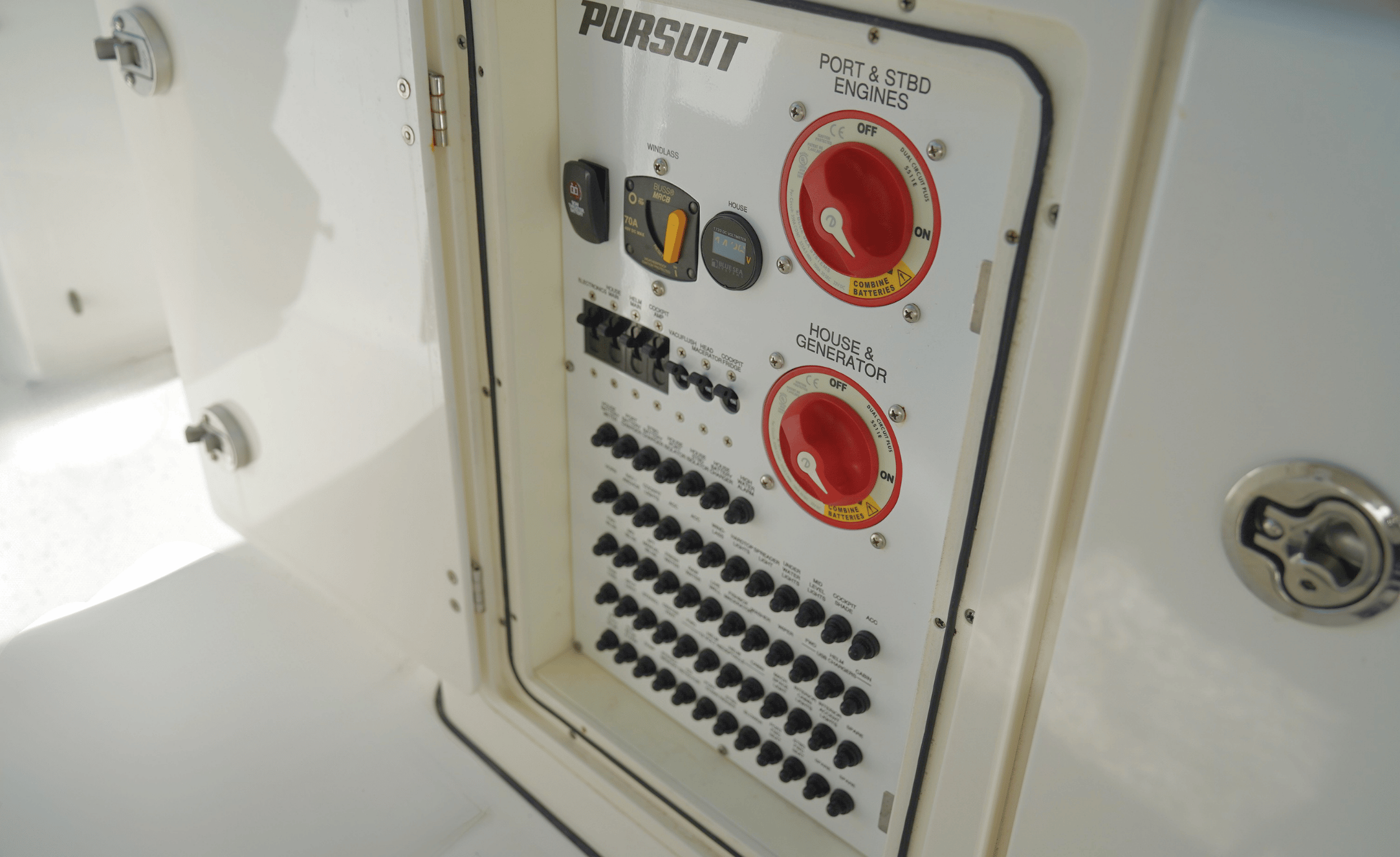 2020 PURSUIT S328 - Image 52