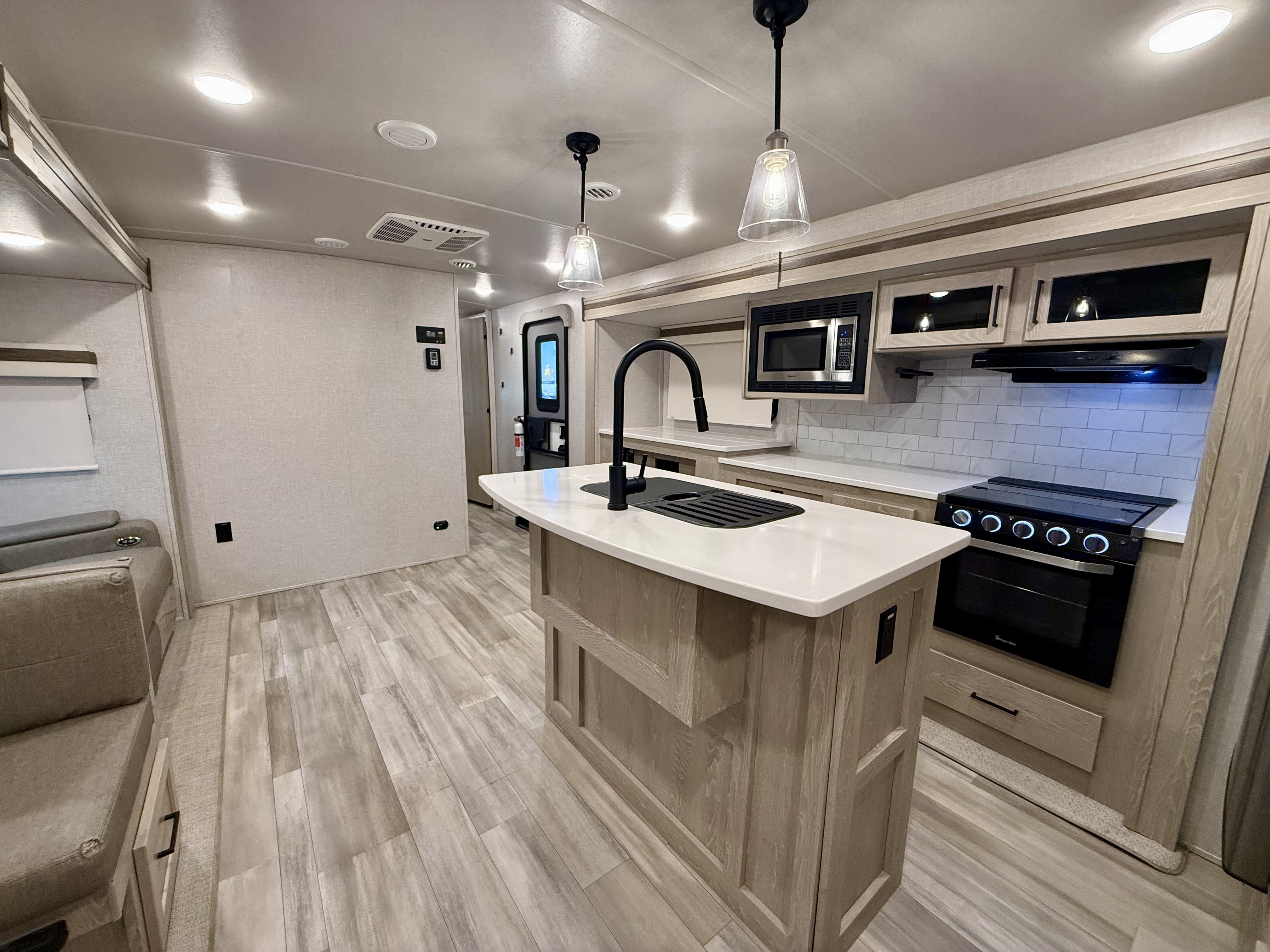2023 Forest River Rockwood Ultra Lite 2720IK - Image 9