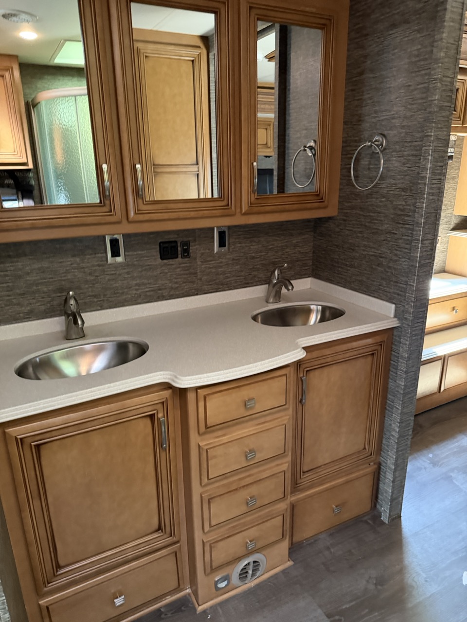 2016 Newmar Ventana LE 4044 - Image 16