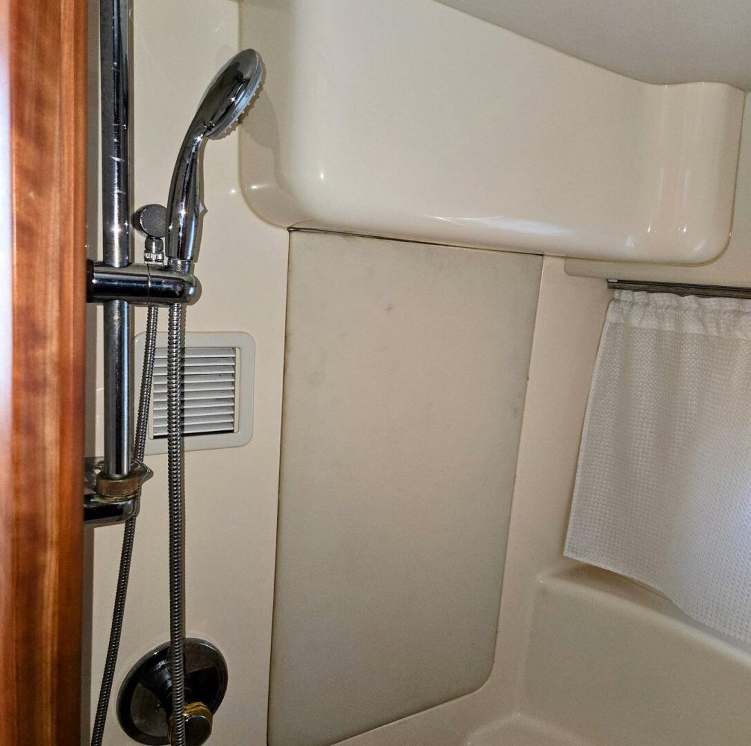2003 Silverton 392 Aft Cabin Motor Yacht - Image 16