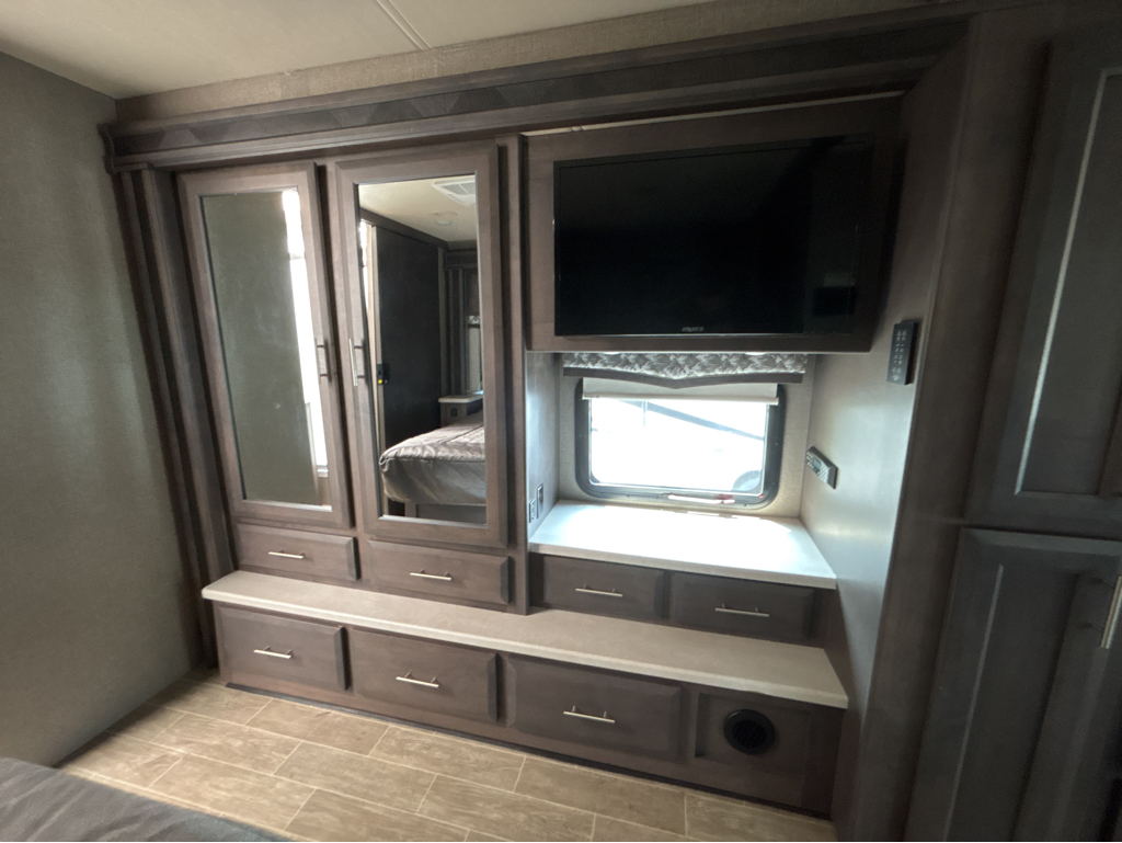 2021 Thor Motor Coach OMNI BH35 - Image 19