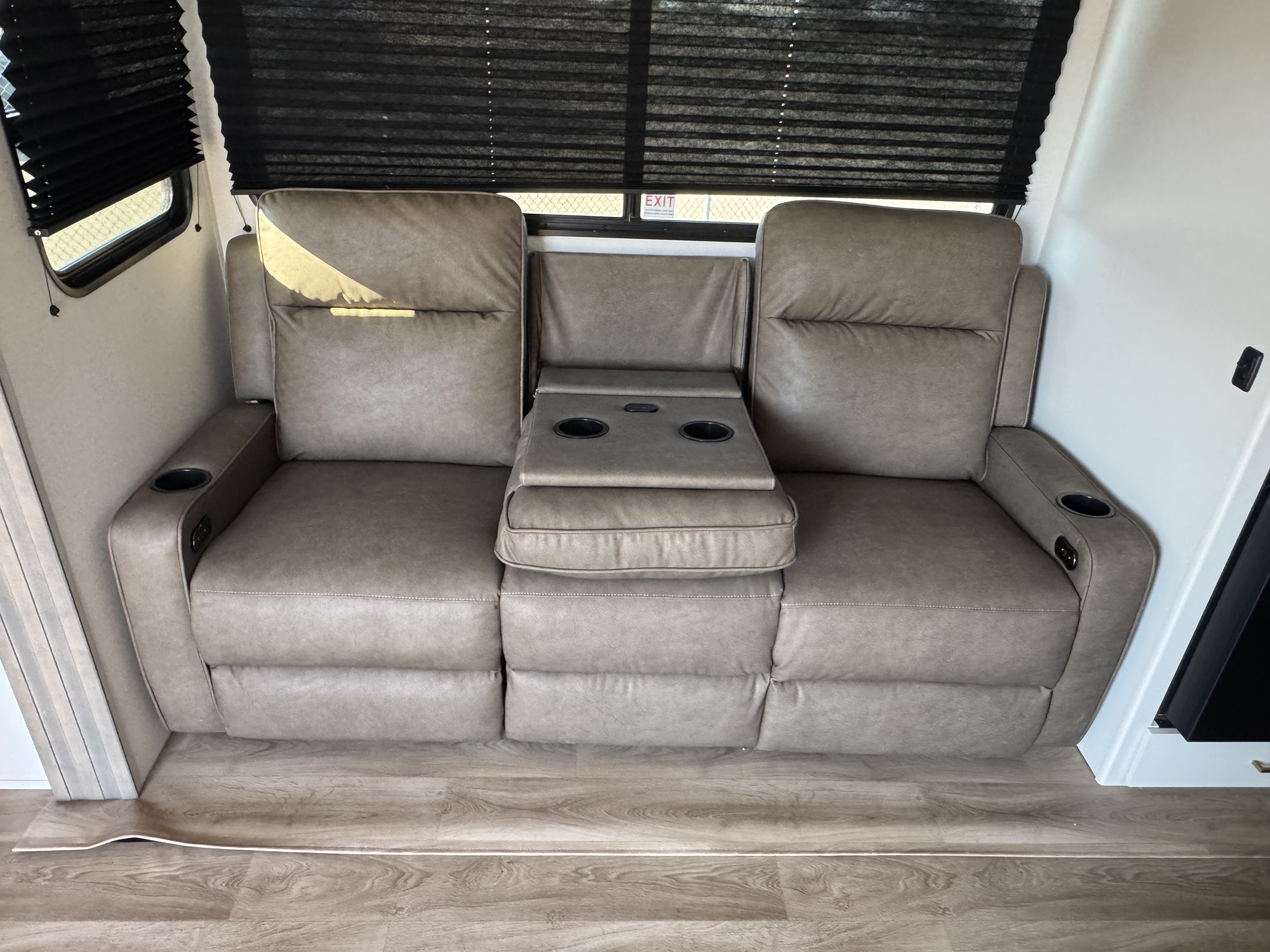 2027 GRAND DESIGN TRANSCEND 265BHT - Image 16