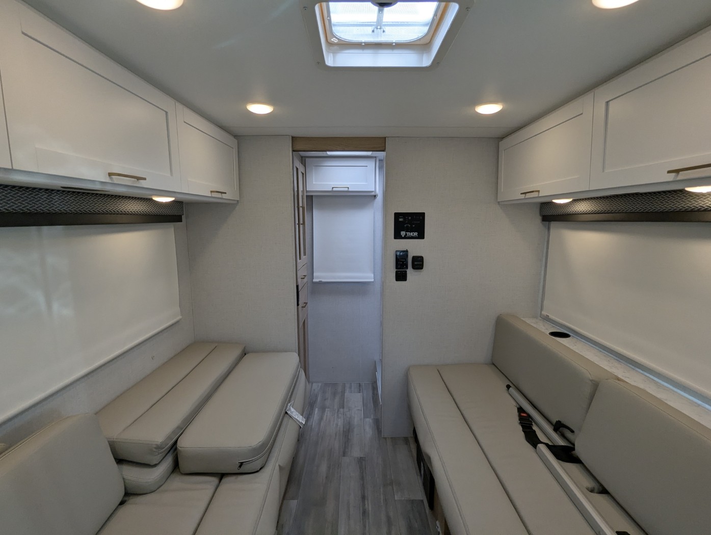 2026 Thor Motor Coach Four Winds 19X - Image 13