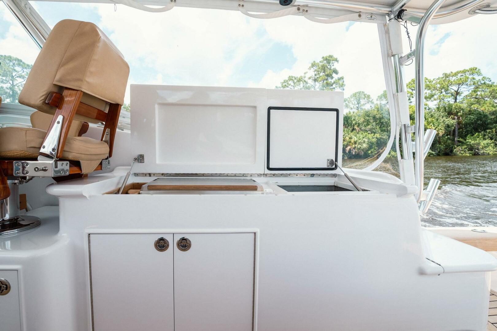 2012 Winter Custom Yachts 38 Express - Image 33