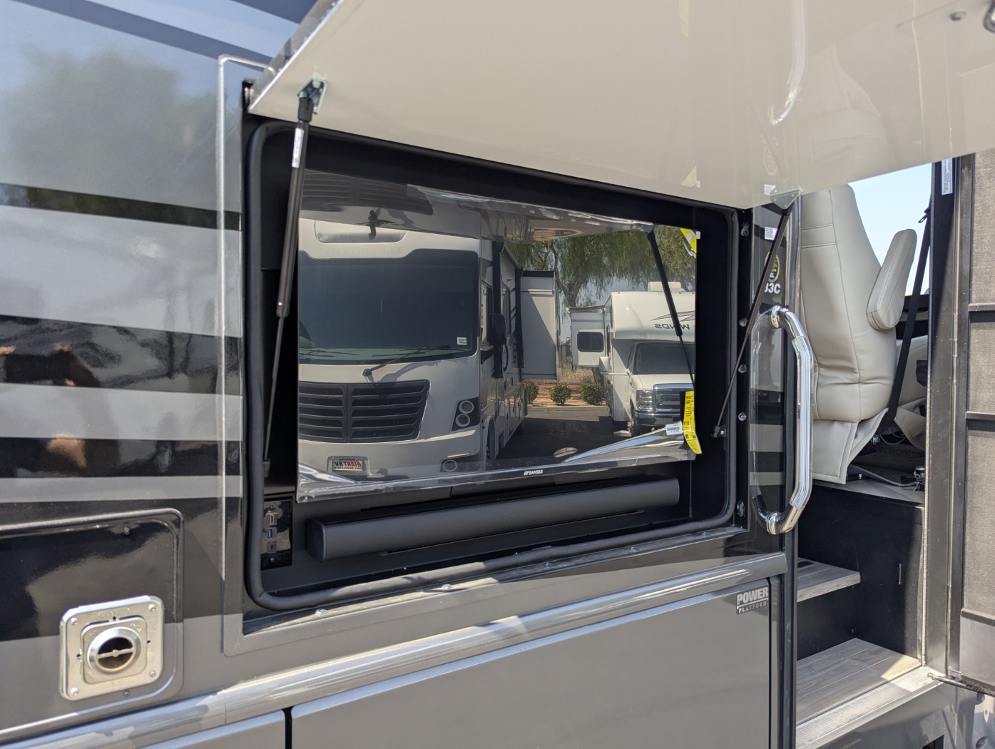 2026 Fleetwood Bounder 33C - Image 7