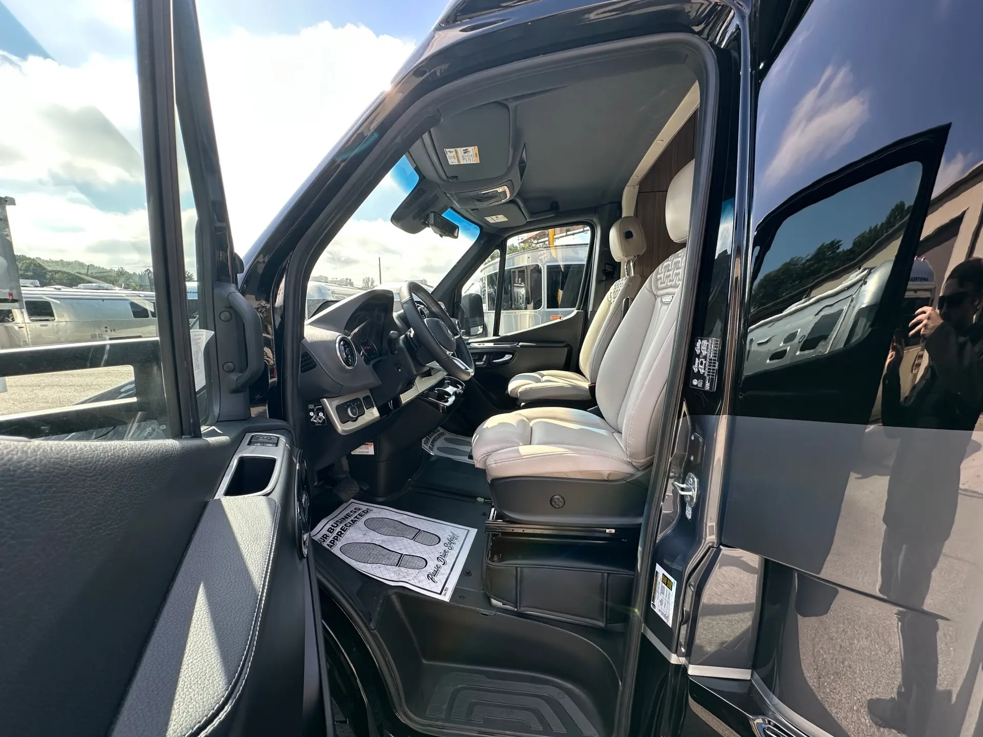 2027 Airstream Atlas 25RT - Image 9