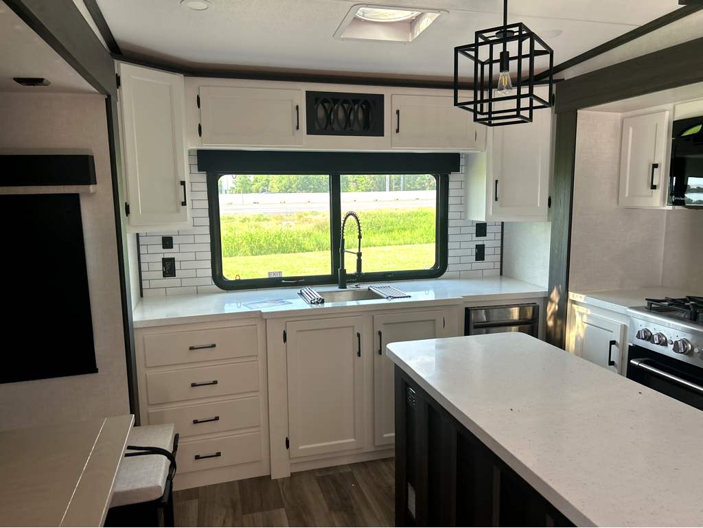 2026 VENTURE RV SPORTTREK 353VRK - Image 12