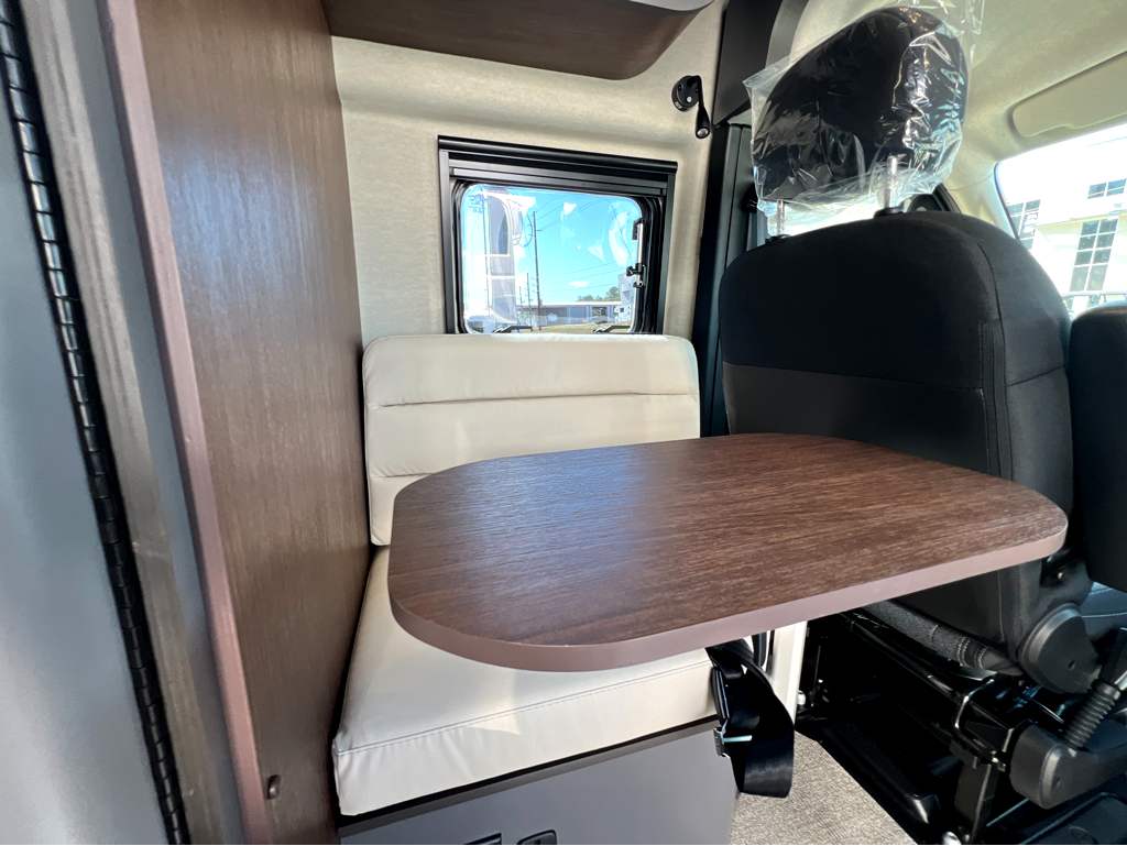 2027 GRAND DESIGN LINEAGE SERIESVP LVP2 - Image 7