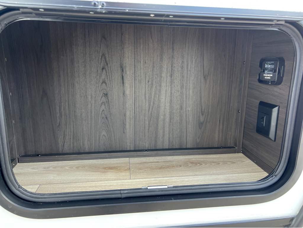 2026 VENTURE RV SPORTTREK 333VMI - Image 24