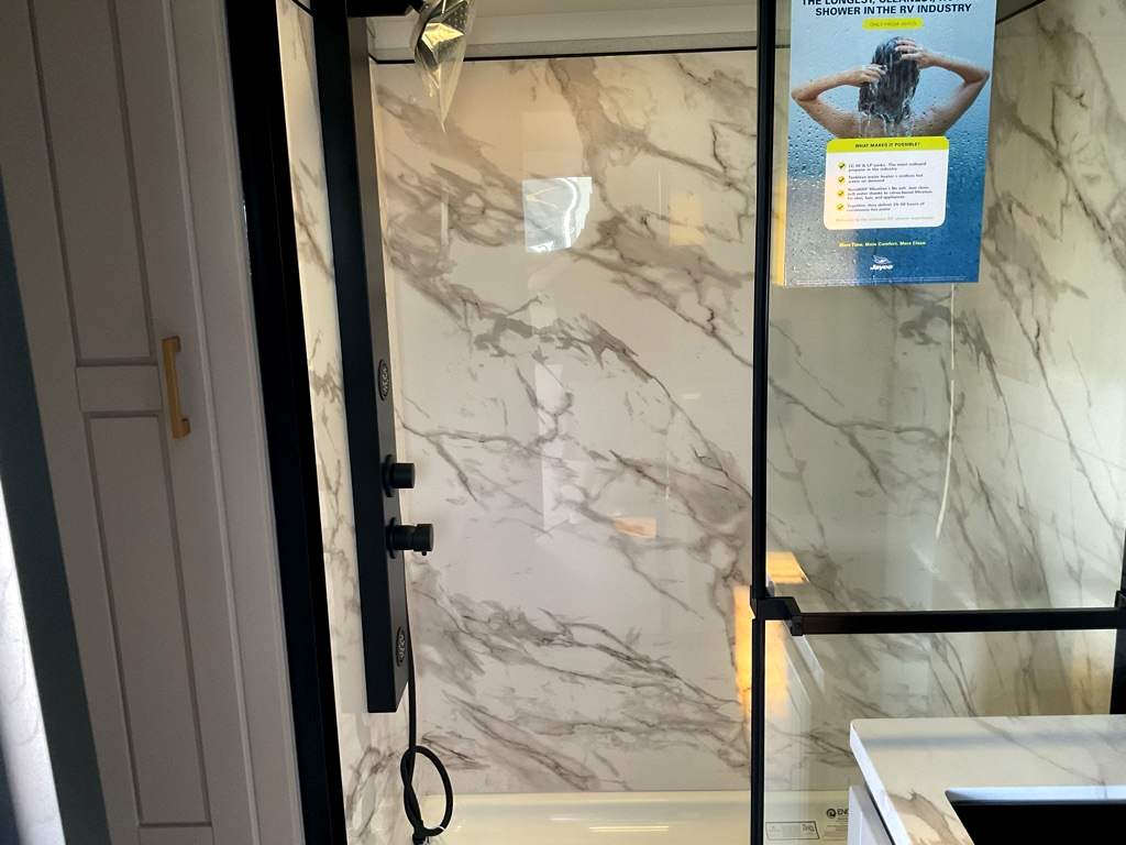 2027 JAYCO NORTH POINT 310RLTS - Image 23