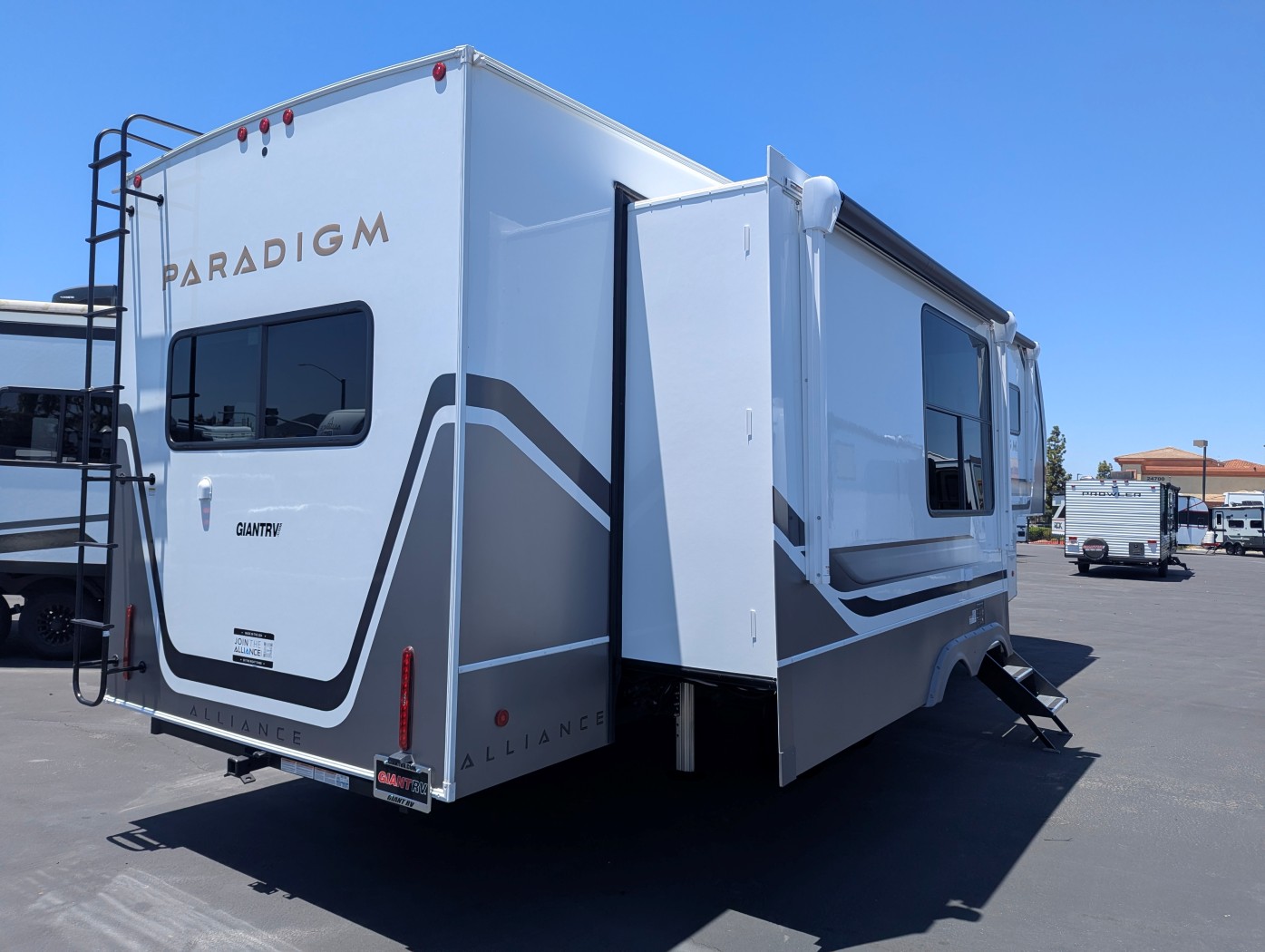 2026 Alliance RV Paradigm 312RK - Image 5