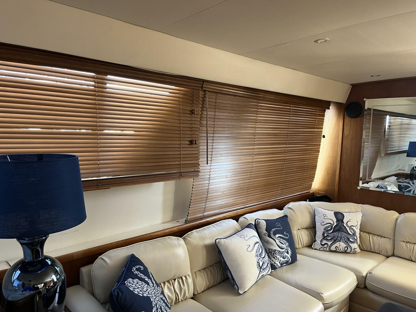 1995 Carver 440 Aft Cabin - Image 11