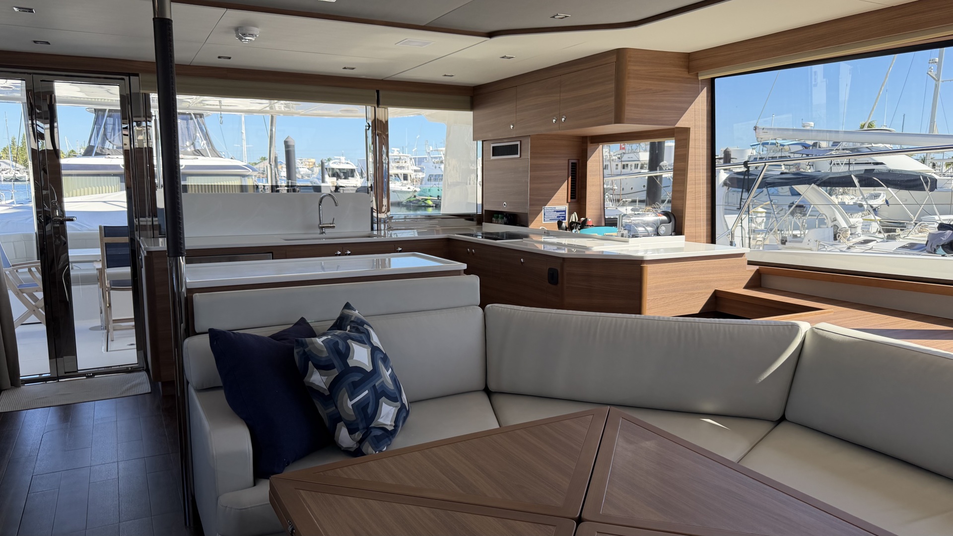 2025 Aquila 54 ENCLOSED BRIDGE - Image 32