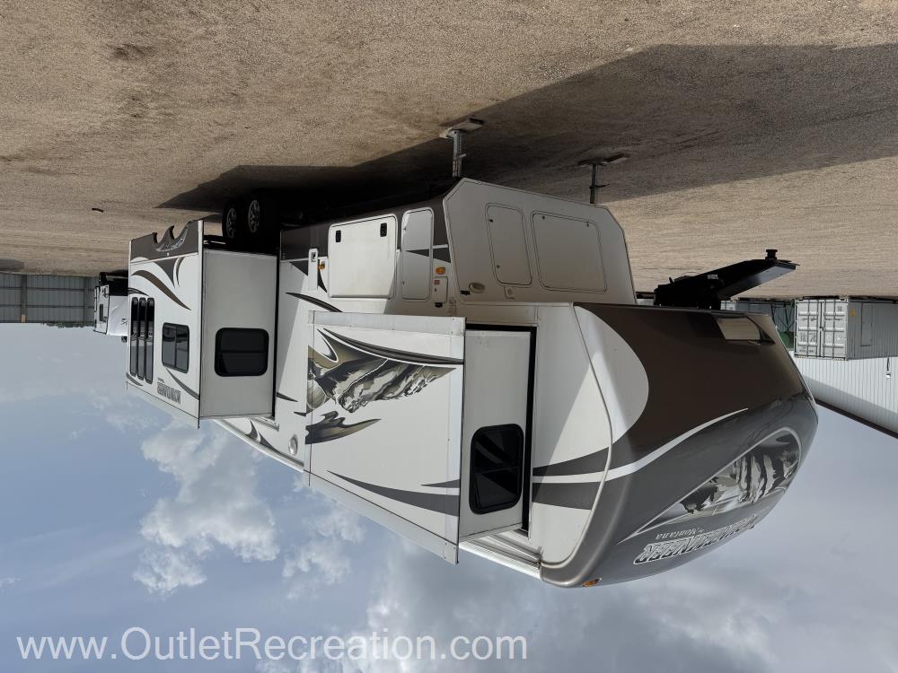 2014 Keystone Montana Mountaineer 295RKD - Image 4
