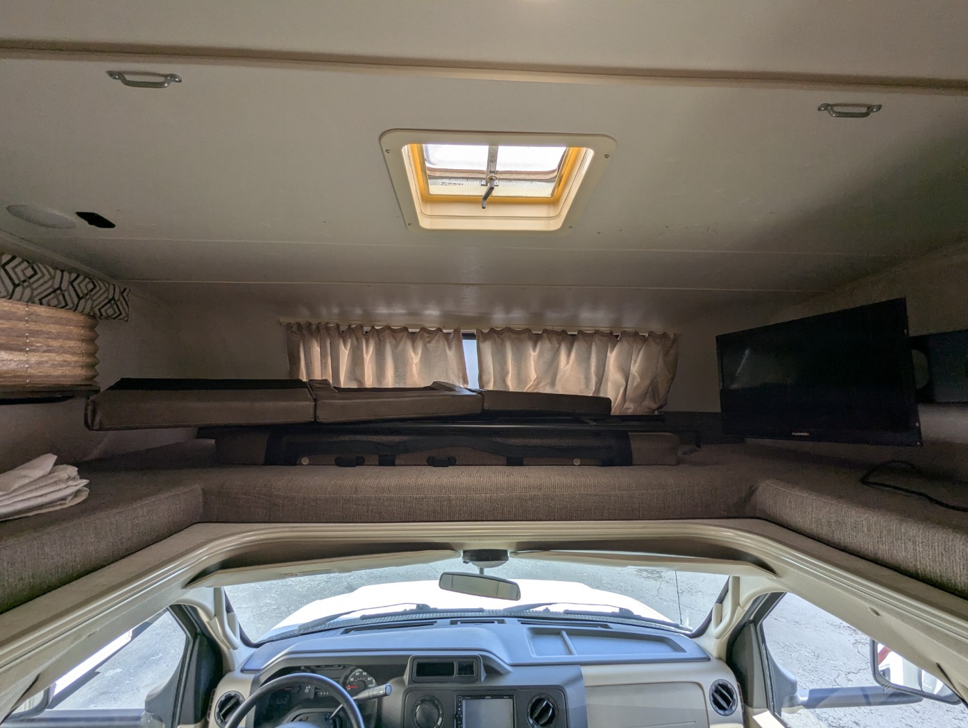 2020 Coachmen Leprechaun 260RS - Image 12