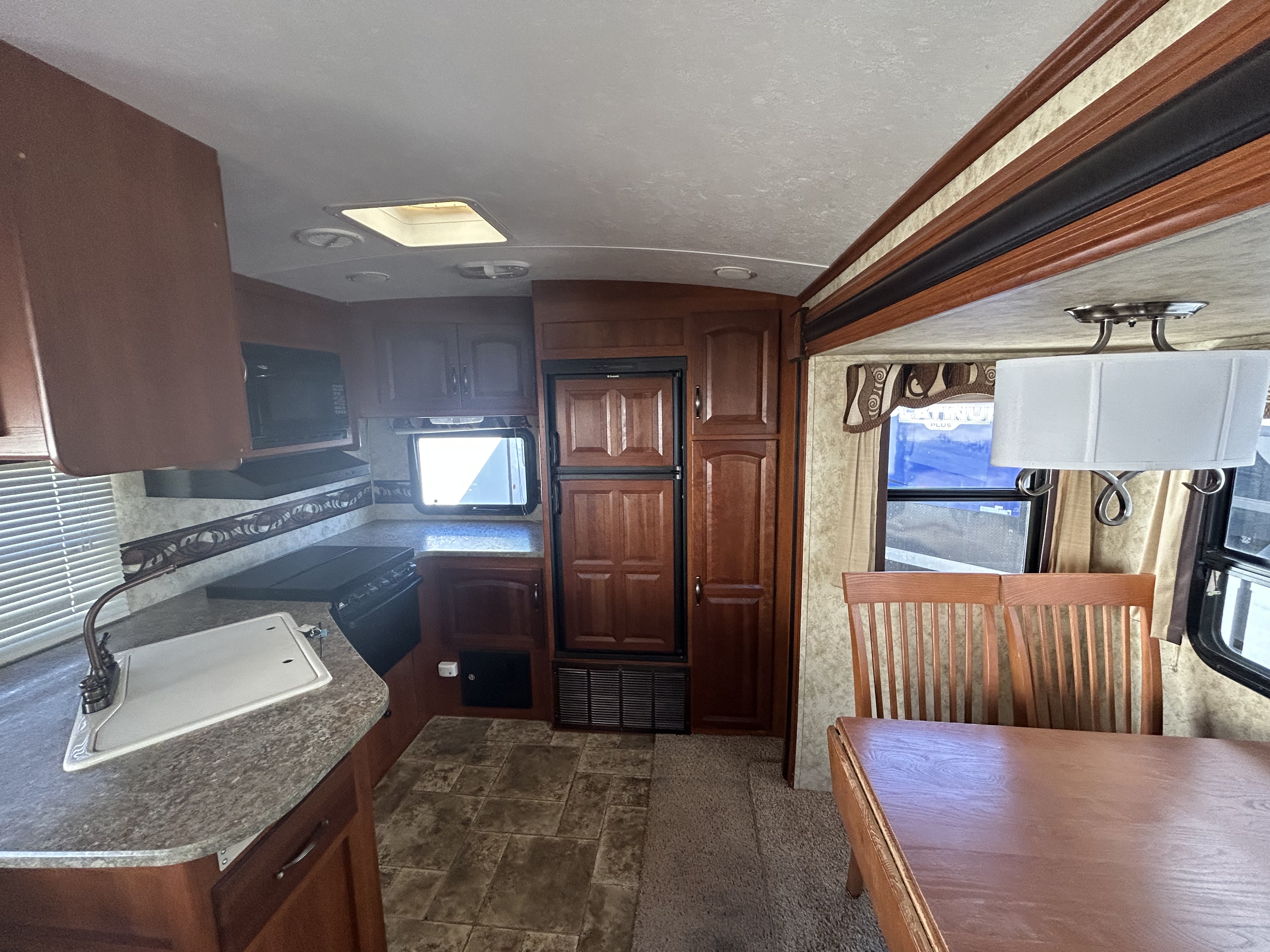 2012 Keystone Cougar XLite 31RKS - Image 14