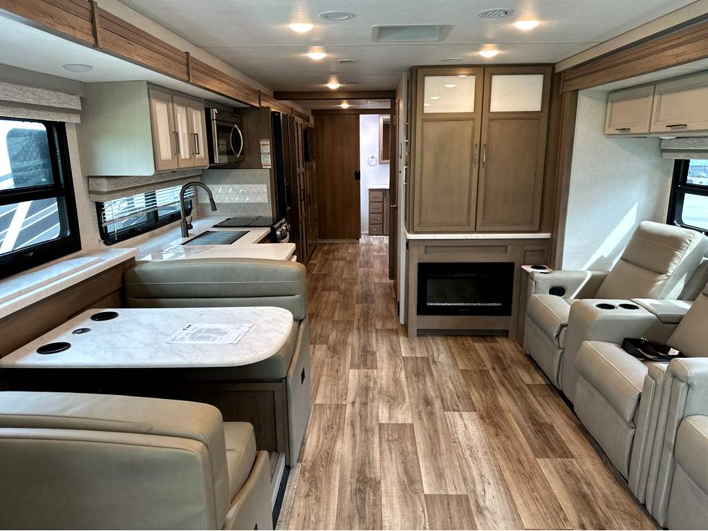 2027 THOR MOTOR COACH HURRICANE 36H - Image 7