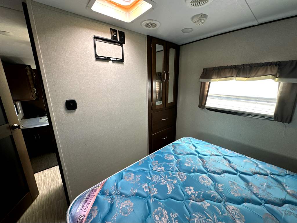 2018 PRIME TIME CRUSADER 30BH - Image 21