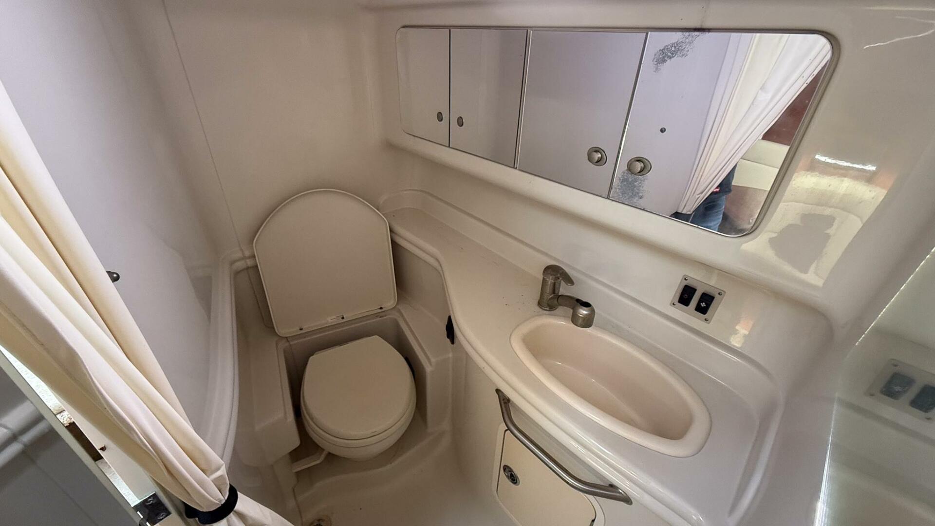 2008 Sea Ray 340 Sundancer - Image 20