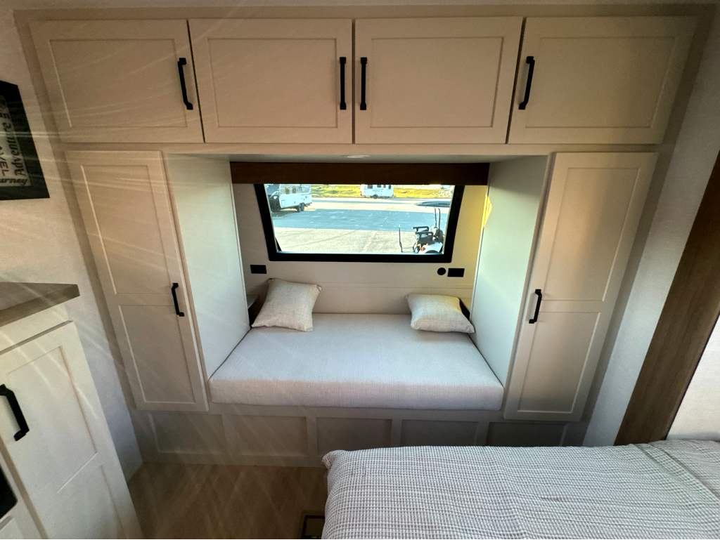 2027 VENTURE RV SPORTTREK 272VRK - Image 20