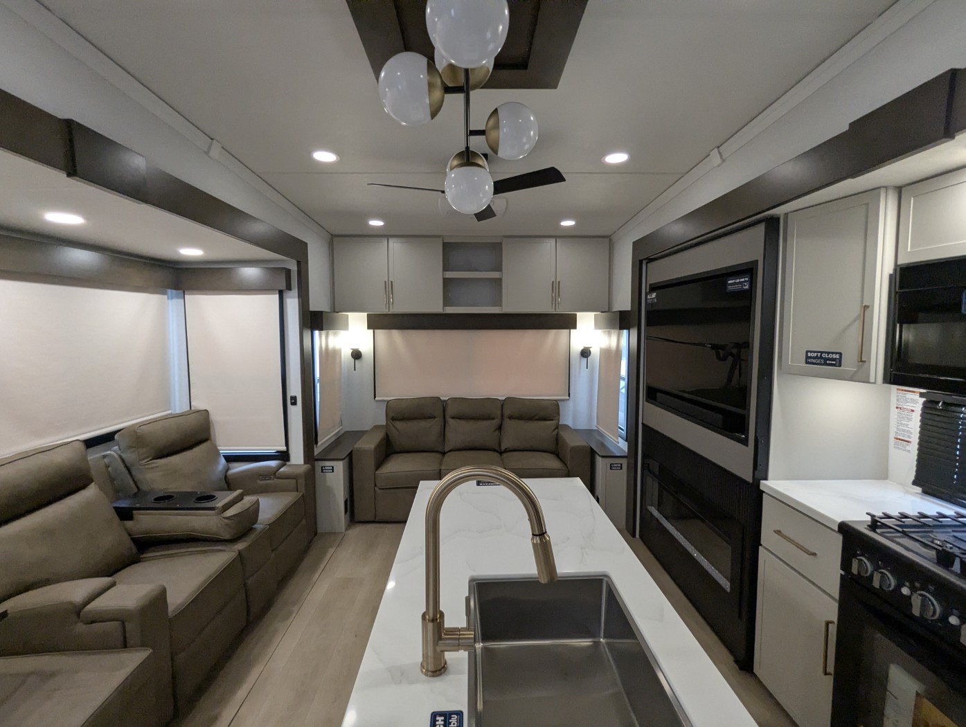 2027 Alliance RV Paradigm 310RL - Image 34