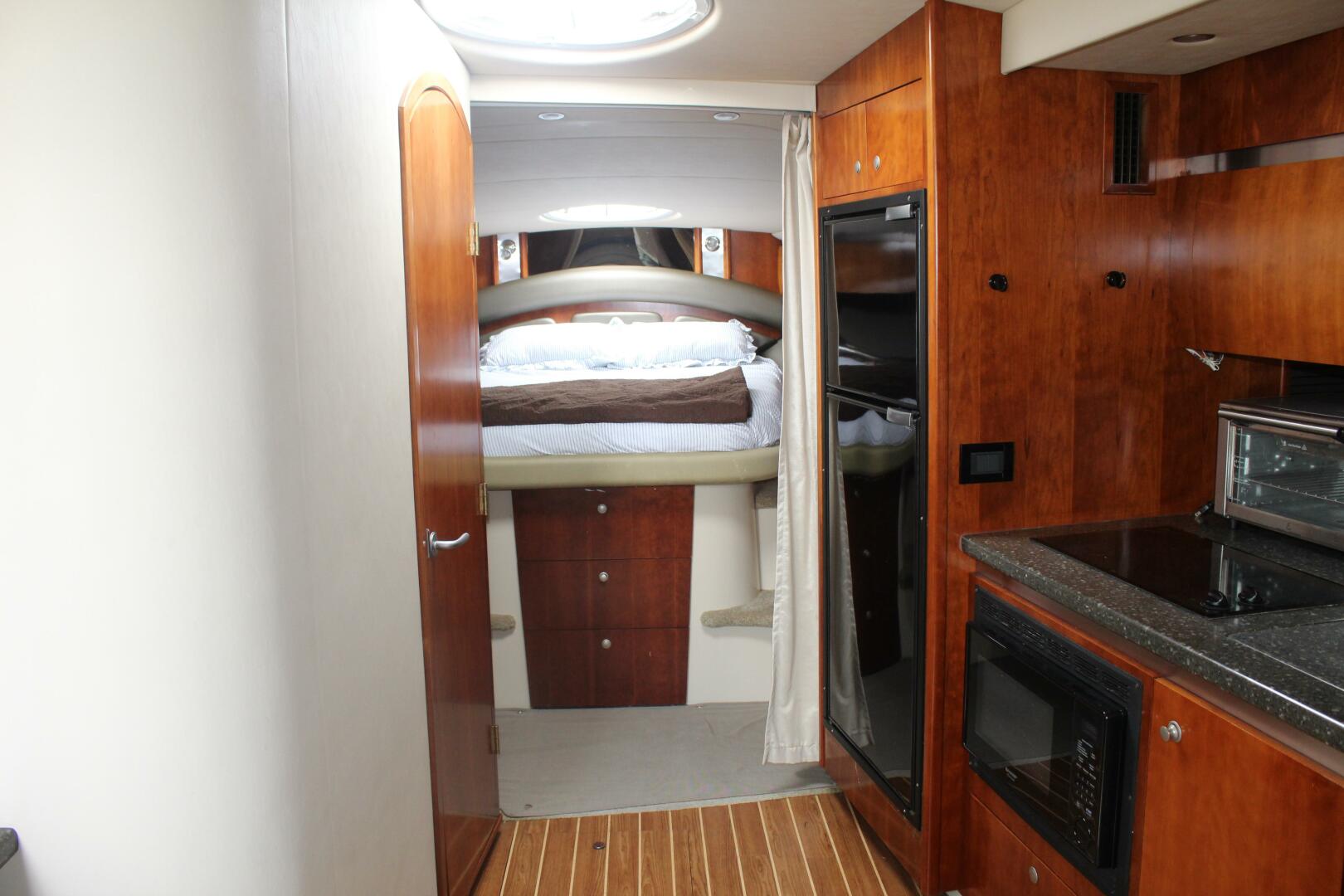 2007 Cruisers Yachts 420 Express - Image 29