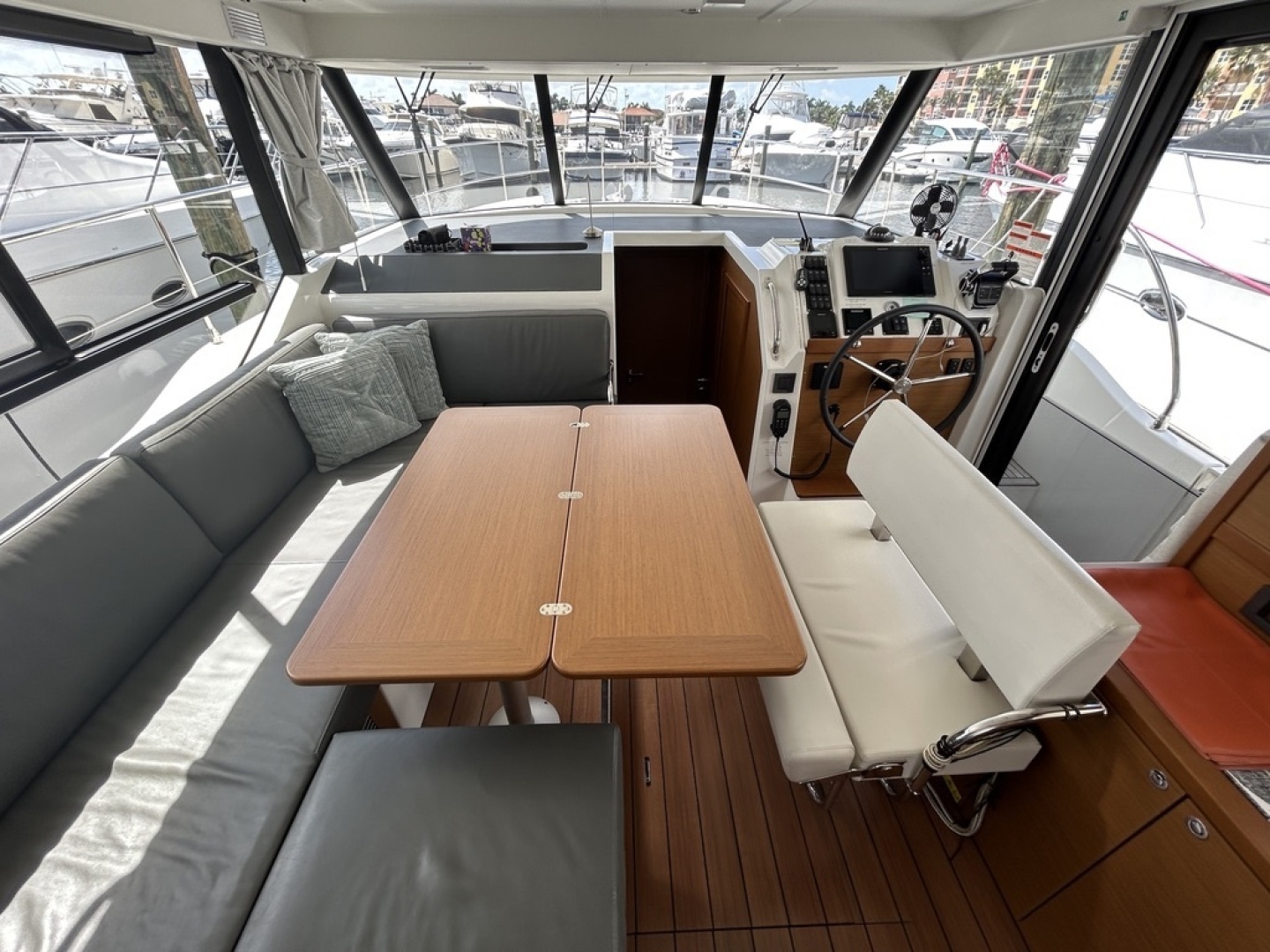 2022 Beneteau ST - Image 31
